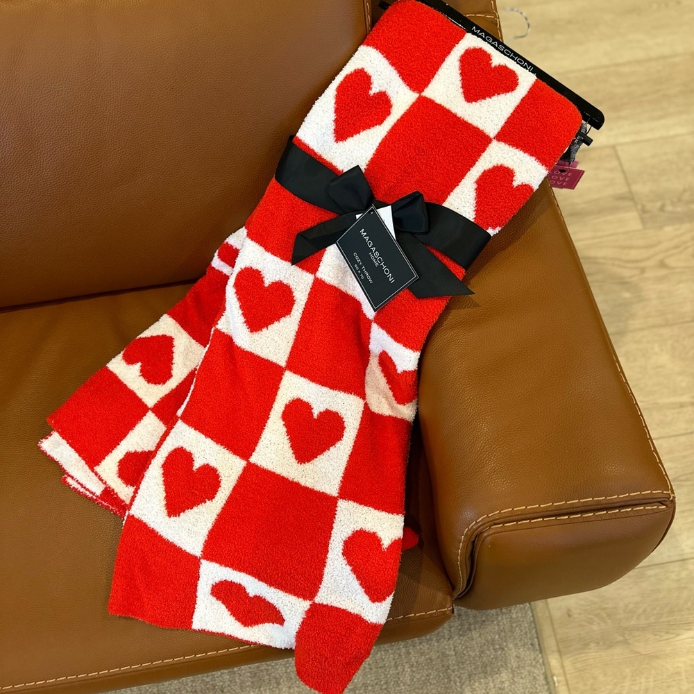 Magaschoni home red white Valentine’s Day throw blanket checkered hearts